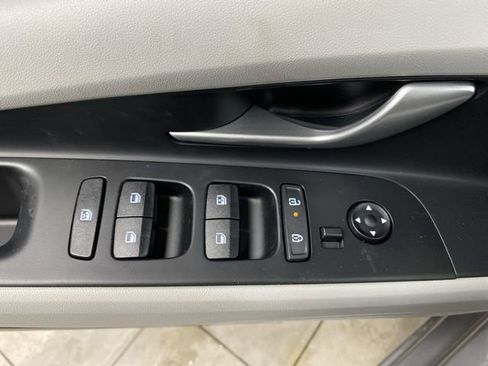 New 2025 Hyundai Elantra Limited image 30