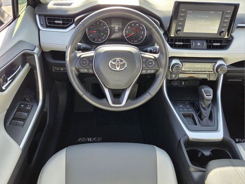Used 2019 Toyota RAV4 XLE Premium FWD image 12