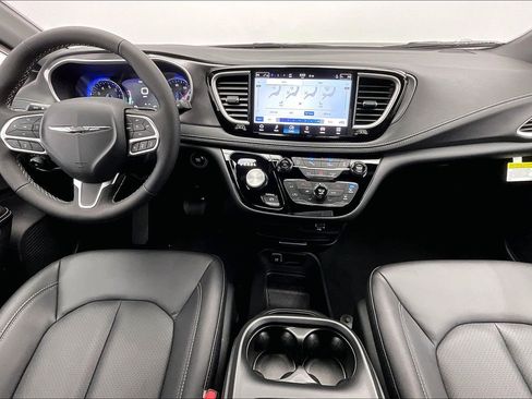 New 2026 Chrysler Pacifica Select image 5