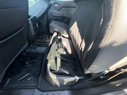 Used 2025 Chevrolet Colorado ZR2 w/ Technology Package AWD/4WD image 31