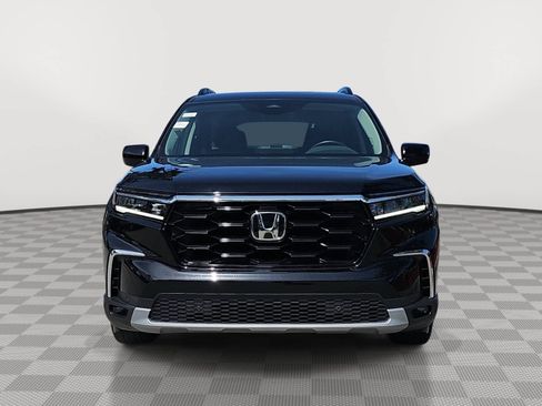 Used 2024 Honda Pilot Touring image 3