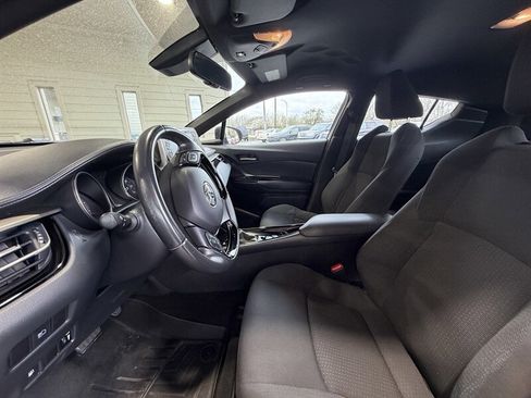 Used 2019 Toyota C-HR XLE image 11