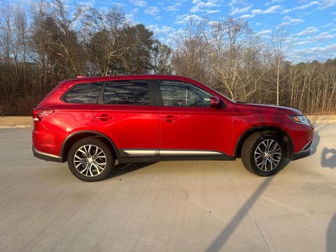 Used 2017 Mitsubishi Outlander SE image 14