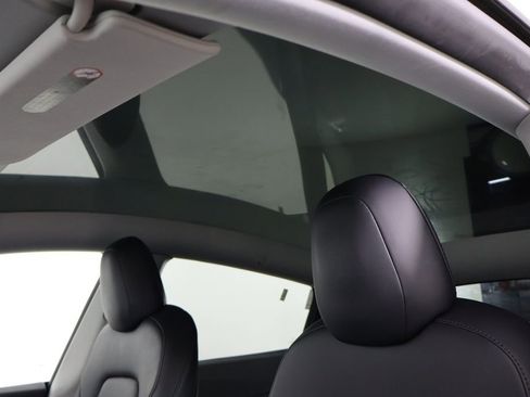 Used 2022 Tesla Model Y Long Range image 17