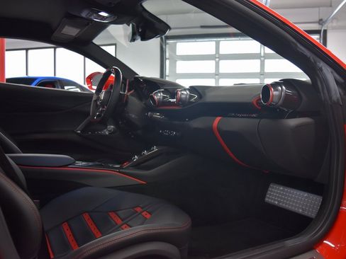 Used 2020 Ferrari 812 Superfast image 20