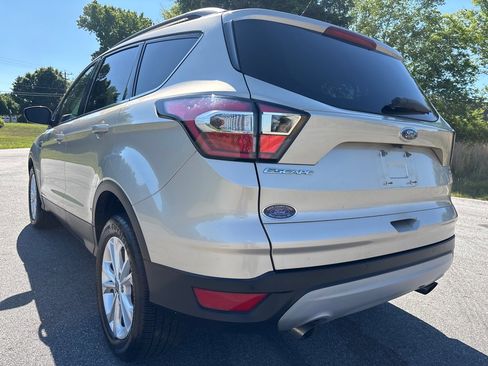 Used 2017 Ford Escape SE w/ SE Leather Comfort Package AWD/4WD image 3
