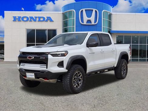 Used 2026 Chevrolet Colorado ZR2 w/ Technology Package AWD/4WD image 7