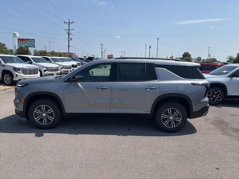 New 2026 Chevrolet Traverse LT w/ LPO, Floor Liner Package image 3