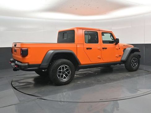 Used 2025 Jeep Gladiator Rubicon w/ Convenience Group AWD/4WD image 3