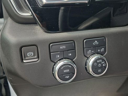 Used 2024 GMC Sierra 1500 Elevation AWD/4WD image 10