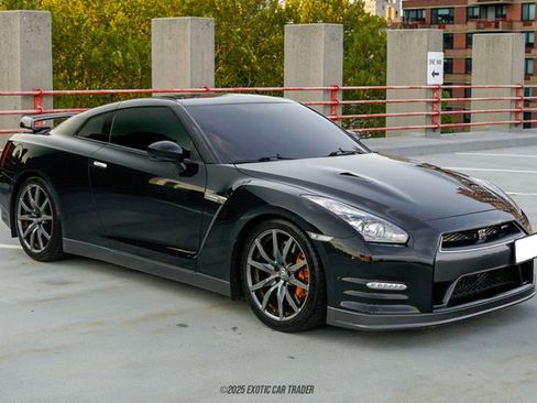 Used 2014 Nissan GT-R Premium w/ Premium Interior Package image 12