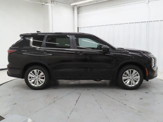 New 2026 Mitsubishi Outlander ES video 2