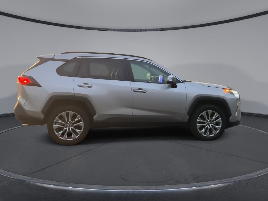 Used 2023 Toyota RAV4 XLE Premium FWD image 9
