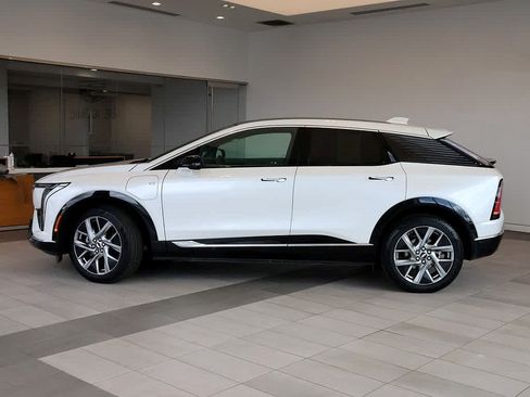 Used 2025 Cadillac Optiq Luxury 2 w/ LPO, Floor Liner Package AWD/4WD image 2