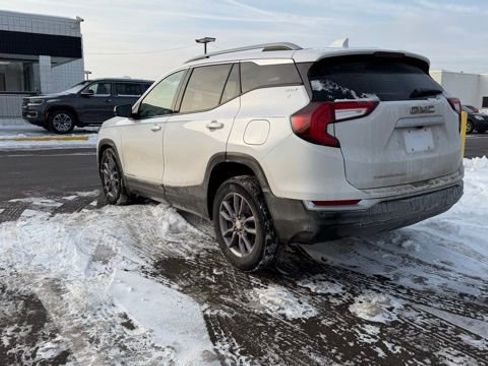 Used 2023 GMC Terrain SLT image 10