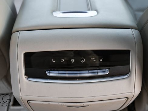 Used 2021 Cadillac Escalade ESV Premium Luxury Platinum image 32