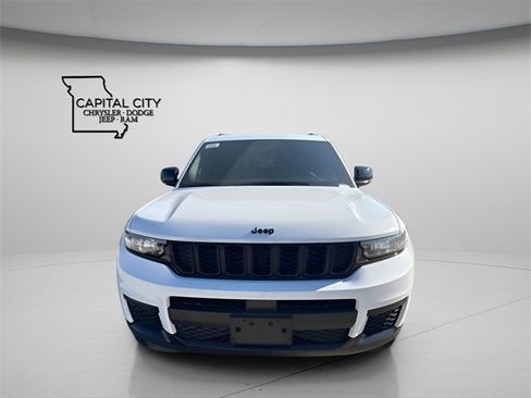New 2025 Jeep Grand Cherokee L Altitude image 3