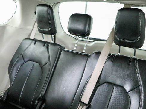 Used 2024 Chrysler Pacifica Touring-L FWD image 25