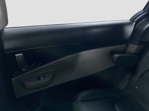 Used 2026 Kia Carnival FWD image 31