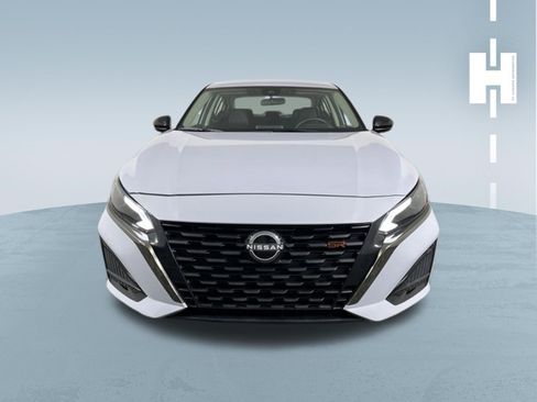 Used 2025 Nissan Altima 2.5 SR FWD image 3