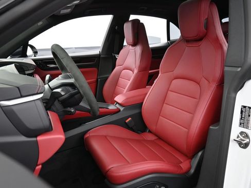 Certified 2025 Porsche Macan 4S Electric AWD/4WD image 5