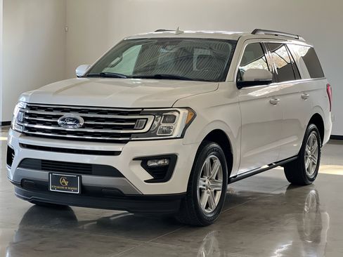 Used 2019 Ford Expedition XLT w/ Equipment Group 202A image 3