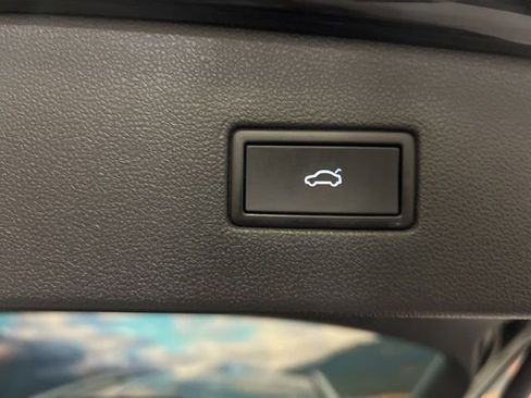 Used 2024 Volkswagen Tiguan SE AWD/4WD image 56