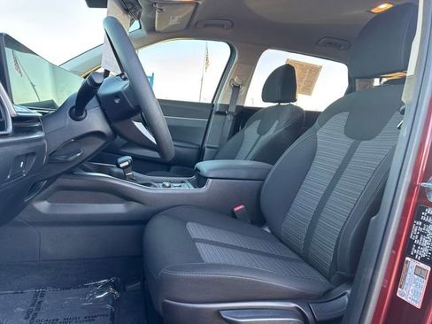 Used 2025 Kia Sorento LX image 16