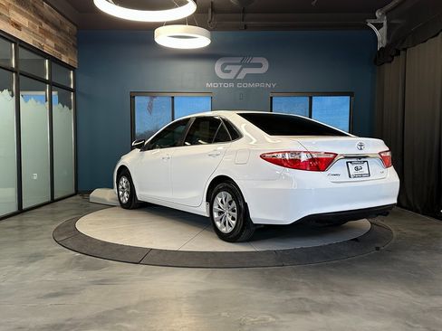 Used 2017 Toyota Camry LE image 5