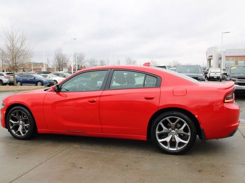 Used 2015 Dodge Charger SXT image 4