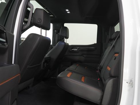 Used 2022 GMC Sierra 1500 AT4 w/ Technology Package AWD/4WD image 18