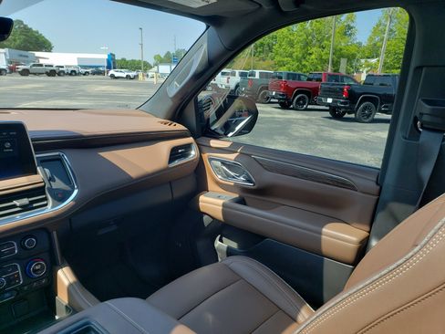 Used 2024 Chevrolet Tahoe High Country RWD image 36