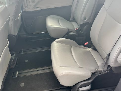 Certified 2023 Toyota Sienna XLE w/ XLE Plus Package image 12