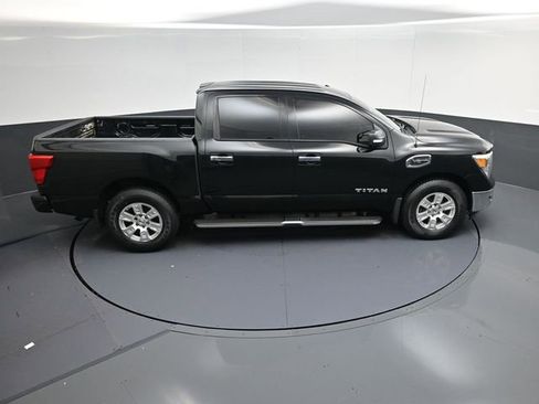 Used 2017 Nissan Titan SV image 29