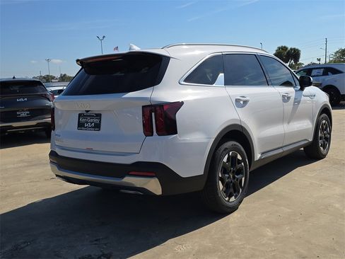 New 2026 Kia Sorento S image 8