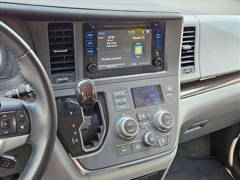 Used 2015 Toyota Sienna XLE FWD image 13