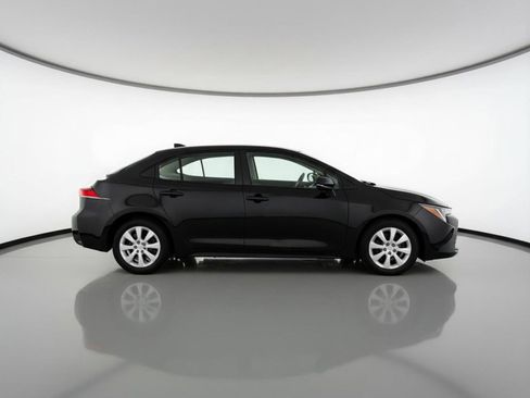 Used 2025 Toyota Corolla LE FWD image 11