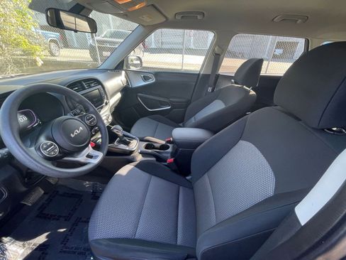 Used 2025 Kia Soul LX w/ LX Technology Package image 24