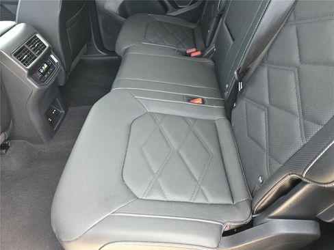 Used 2026 Volkswagen Atlas SE FWD image 14