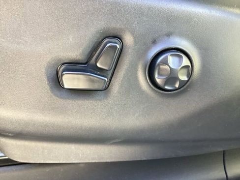 Used 2023 Chrysler Voyager LX FWD image 16