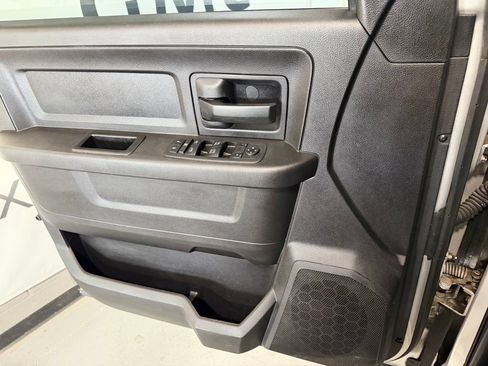 Used 2018 RAM 2500 Tradesman w/ Chrome Appearance Group AWD/4WD image 15