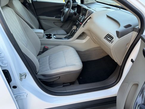 Used 2015 Chevrolet Volt w/ Enhanced Safety Package 1 image 11