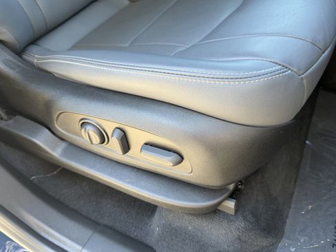 Used 2023 Buick Enclave Essence image 17