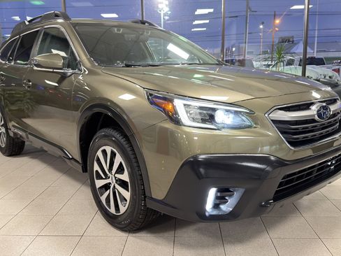 Used 2021 Subaru Outback Premium image 3