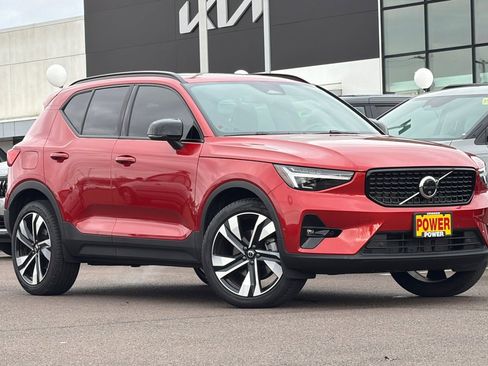 Used 2025 Volvo XC40 B5 Ultra w/ Climate Package image 2