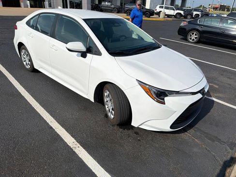 Used 2023 Toyota Corolla LE FWD image 3