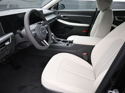 Used 2025 Hyundai Sonata SE image 9