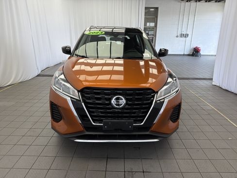 Used 2023 Nissan Kicks SV FWD image 2