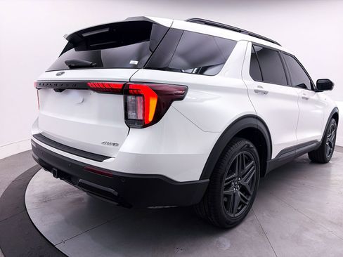 Used 2025 Ford Explorer ST-Line w/ Premium Package image 18