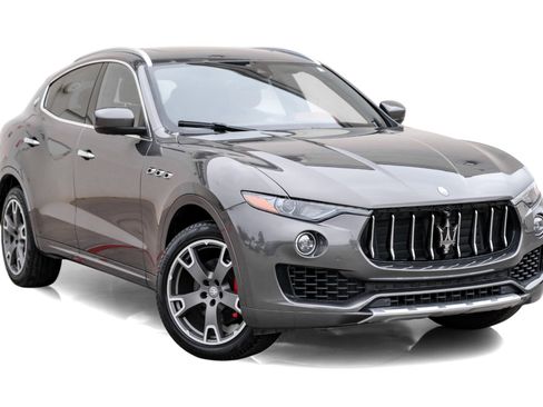 Used 2017 Maserati Levante w/ Luxury Package image 6